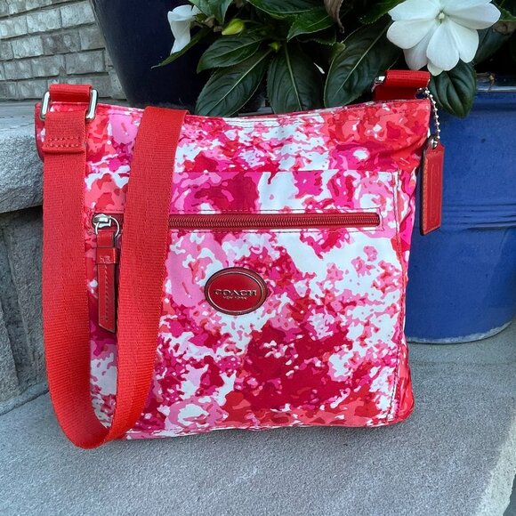 COACH FLORAL NYLON CROSSBODY BAG GETAWAY COLLECTION F31963 Women's Bags EUC - Picture 1 of 16